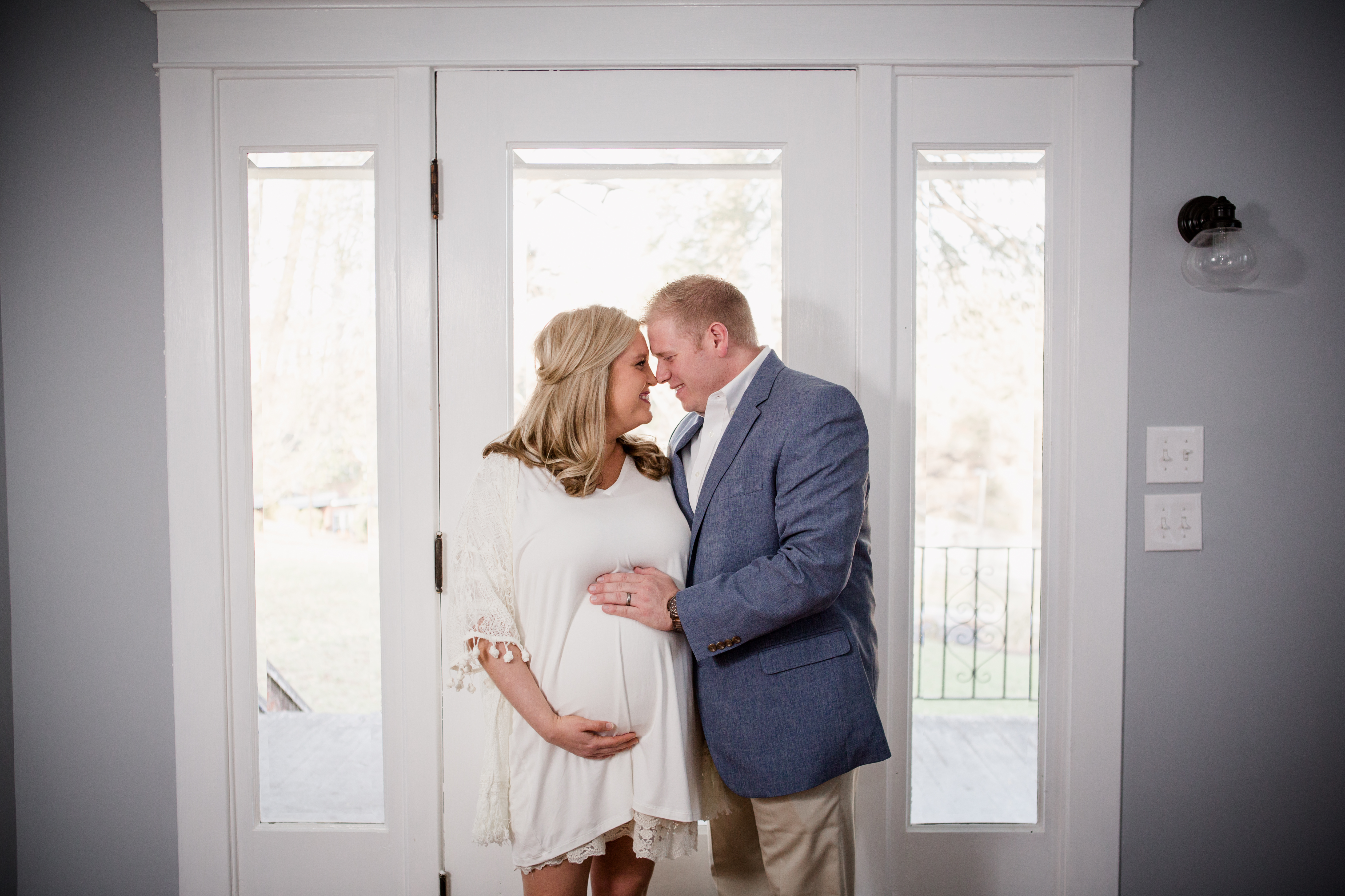 Hands on her belly by Knoxville Wedding Photographer, Amanda May Photos.