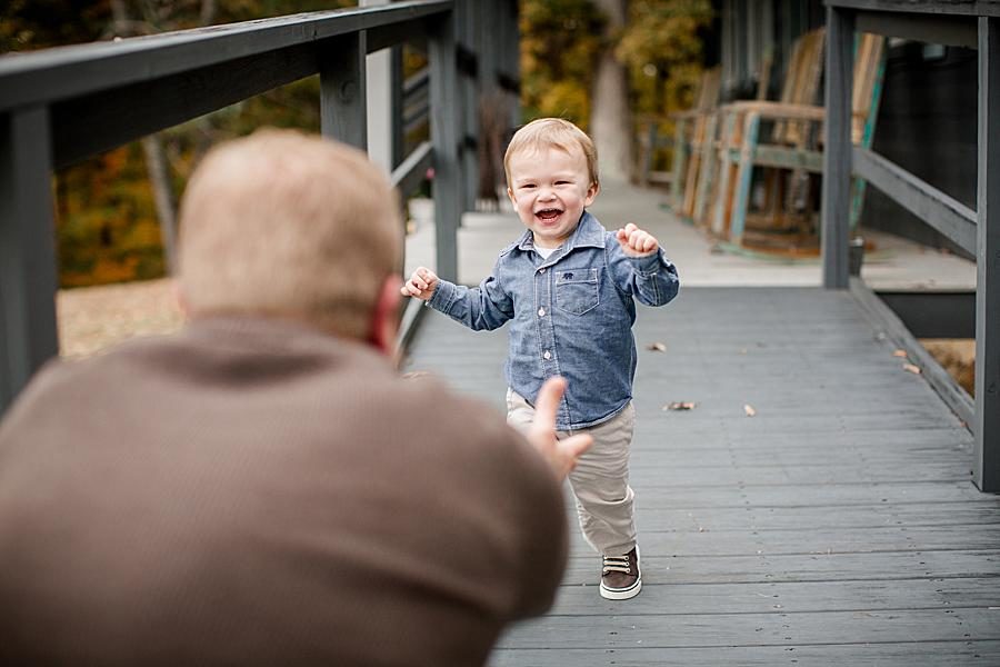 Running to dad at this 2018 Favorite Portraits by Knoxville Wedding Photographer, Amanda May Photos.