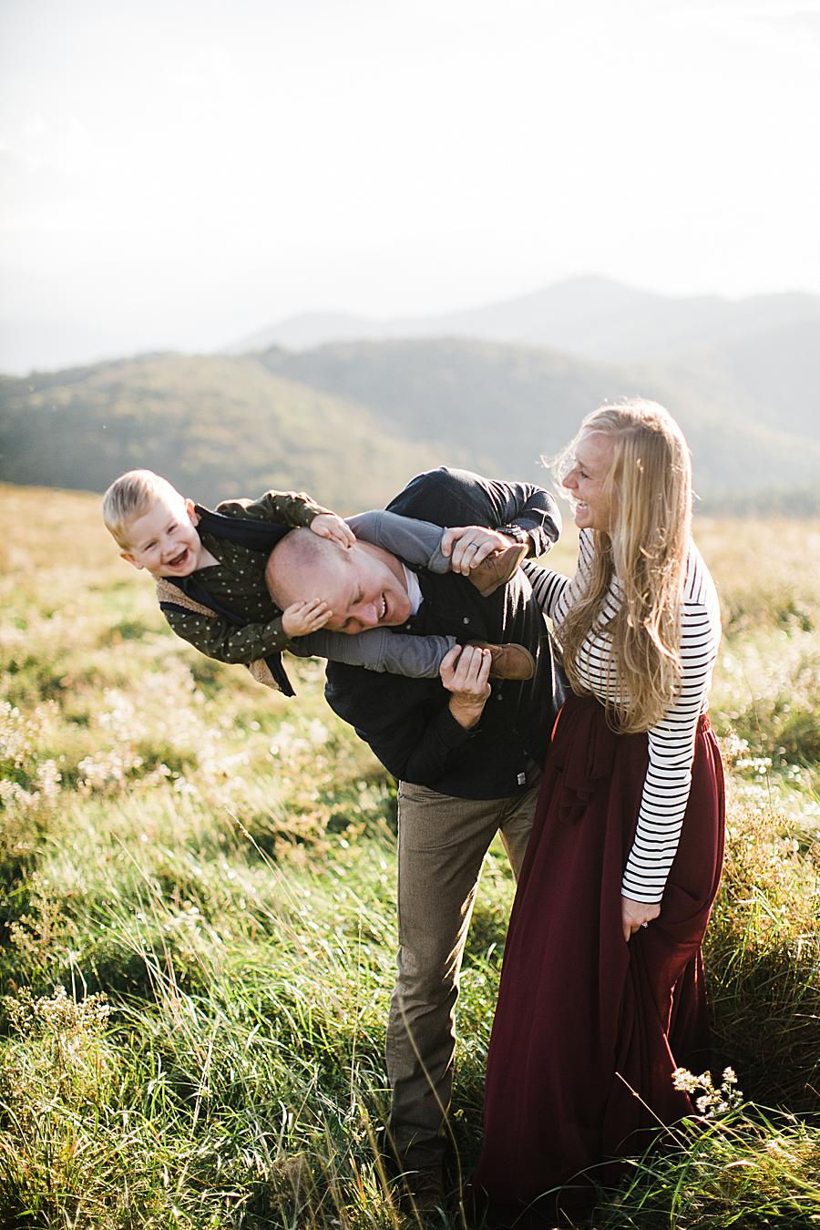 on dad's shoulders at this Family by Knoxville Wedding Photographer, Amanda May Photos.