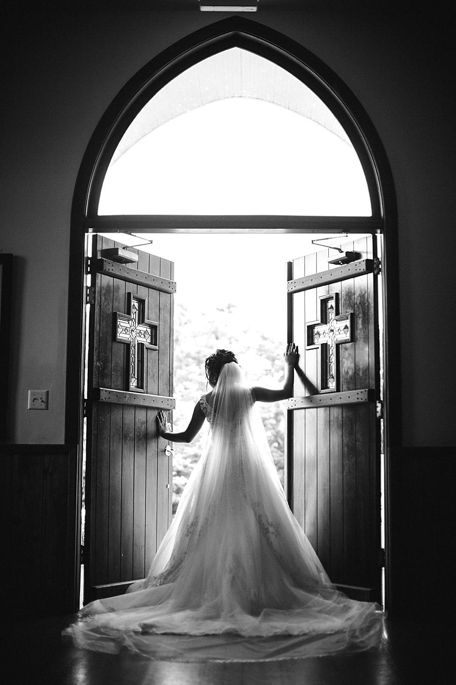 Black and white at this Whitestone Country Inn bridal session by Knoxville Wedding Photographer, Amanda May Photos.