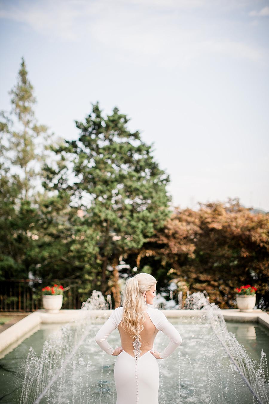 Hands on hips at this Crescent Bend Bridal Session by Knoxville Wedding Photographer, Amanda May Photos.