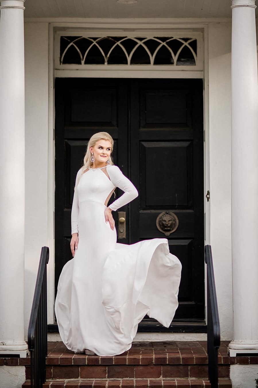 Dress twirl at this Crescent Bend Bridal Session by Knoxville Wedding Photographer, Amanda May Photos.