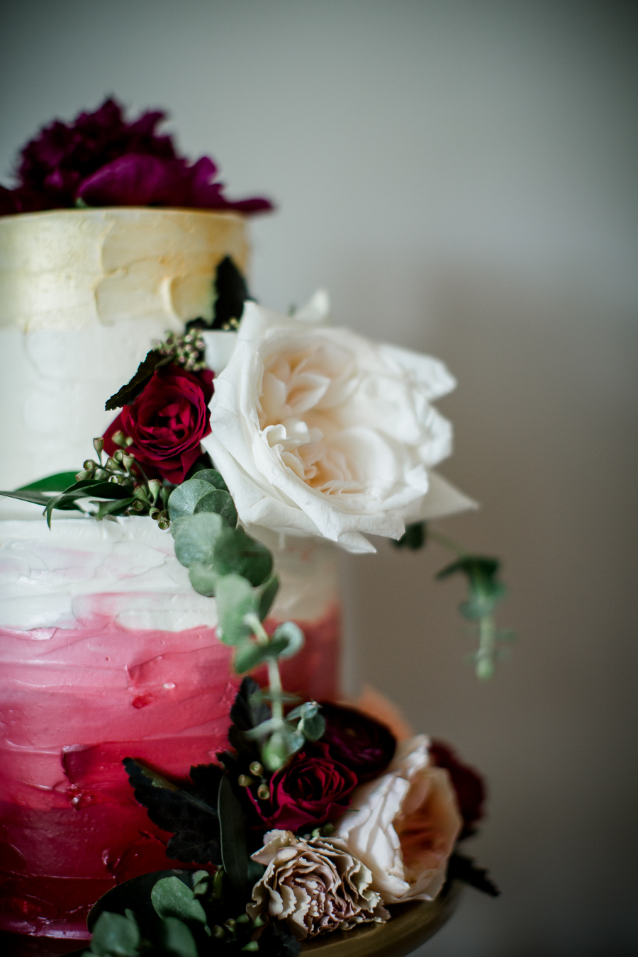 Flowers on cake at this North Carolina Elopement by Knoxville Wedding Photographer, Amanda May Photos.