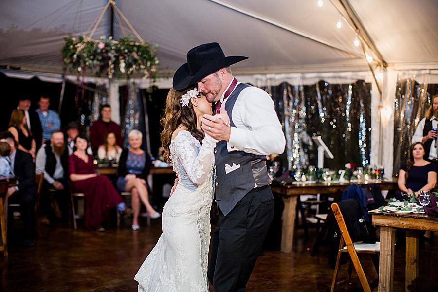 First dance by Knoxville Wedding Photographer, Amanda May Photos.