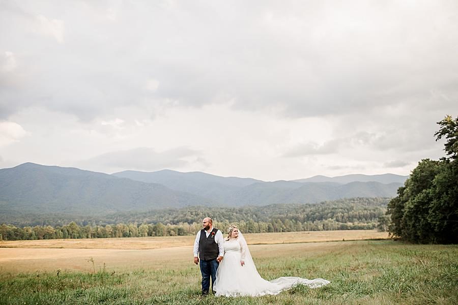 Open mountain field by Knoxville Wedding Photographer, Amanda May Photos.