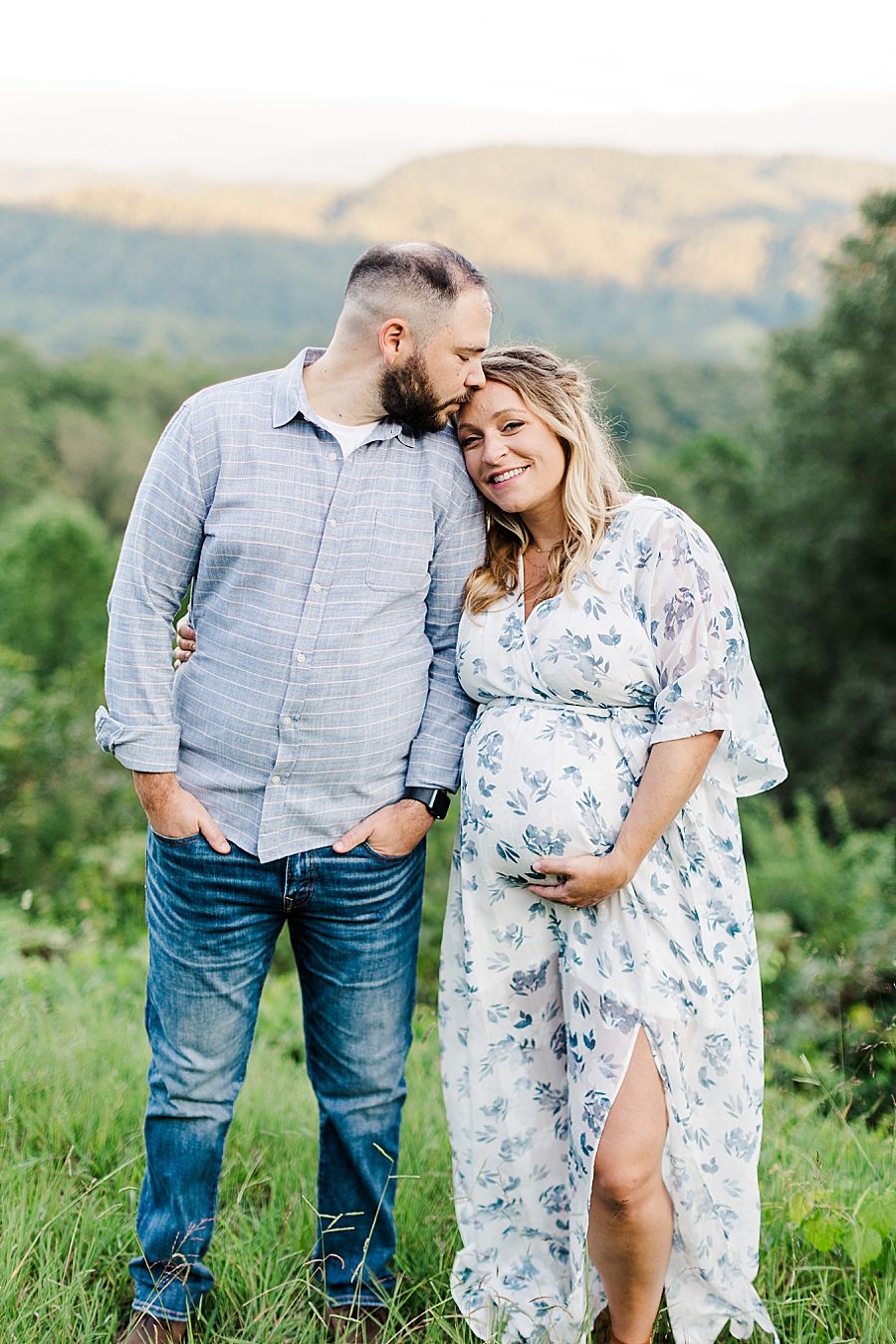 forehead kiss at this foothills parkway maternity