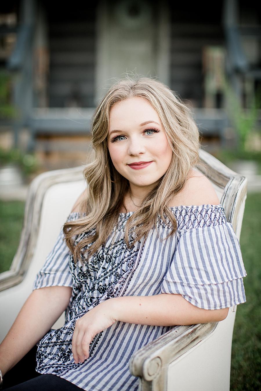 Perfect makeup at this Estate of Grace Senior Session by Knoxville Wedding Photographer, Amanda May Photos.