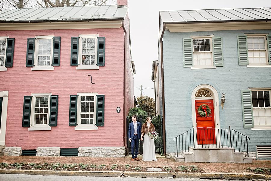 Colorful buildings at this Lexington Courthouse Wedding by Knoxville Wedding Photographer, Amanda May Photos. 