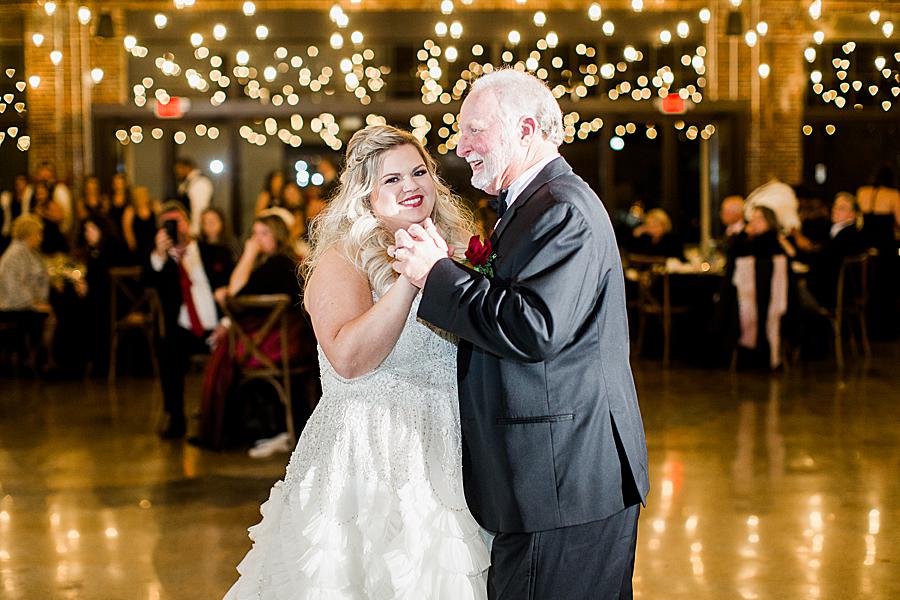 Daddy daughter dance by Knoxville Wedding Photographer, Amanda May Photos.