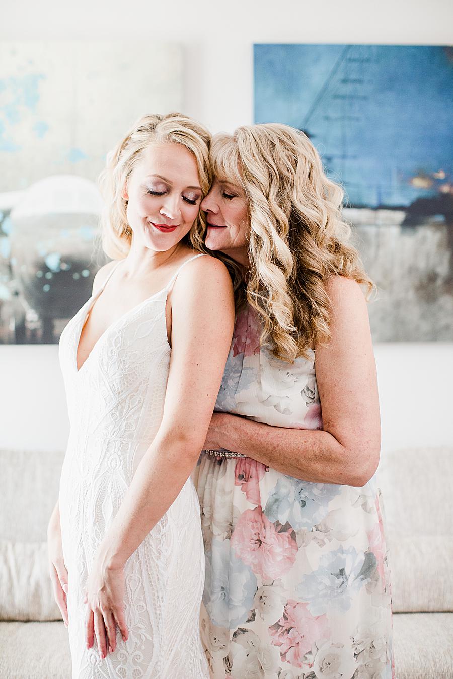 Mother of the bride hair at this Dayton wedding by Knoxville Wedding Photographer, Amanda May Photos.