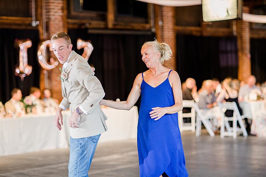 Mother son dance at this Dayton wedding by Knoxville Wedding Photographer, Amanda May Photos.