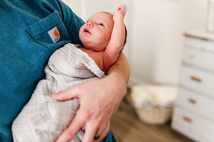 baby waving cleveland newborn session