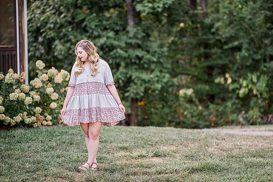 Cute pose at this Estate of Grace senior session by Knoxville Wedding Photographer, Amanda May Photos.