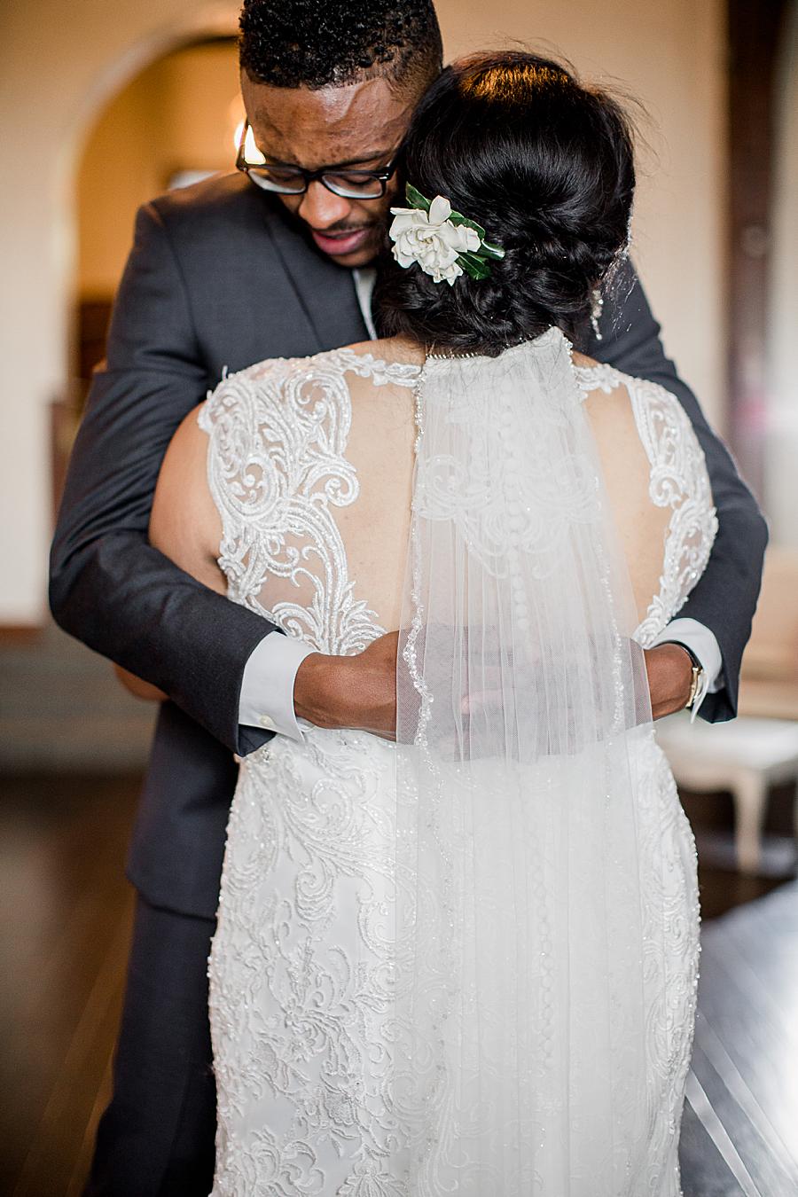 Veil detail at this Holston Hills Country Club wedding by Knoxville Wedding Photographer, Amanda May Photos.