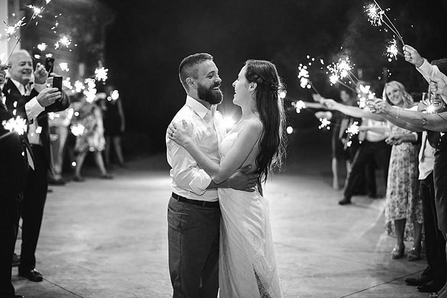 Newlywed couple by Knoxville Wedding Photographer, Amanda May Photos.