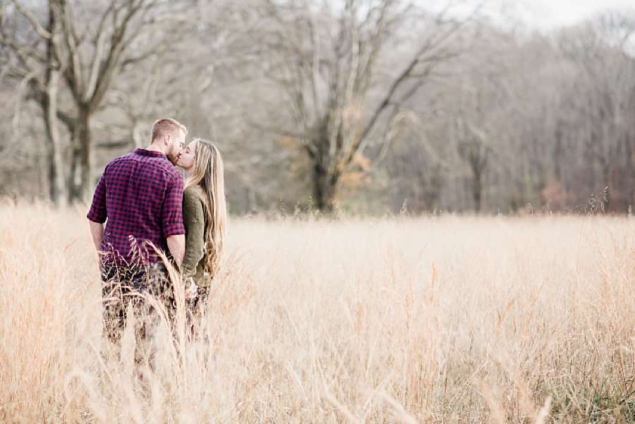 kissing in a field at nashville engagement