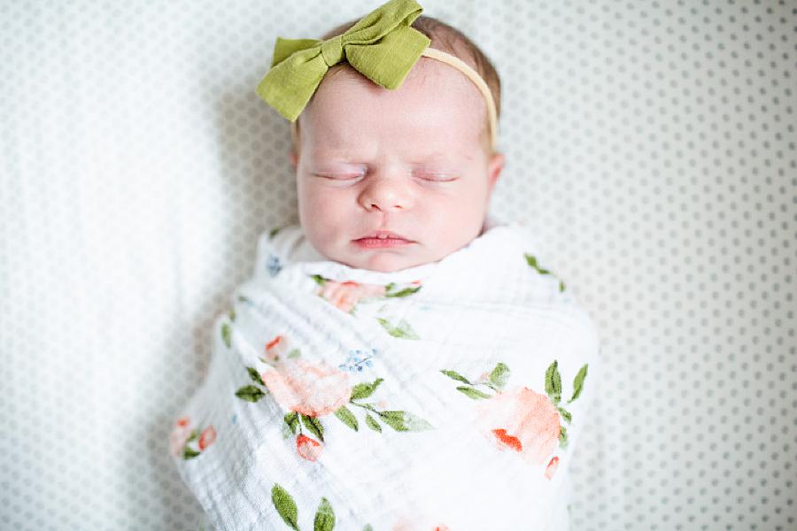 Swaddled baby for newborn photos