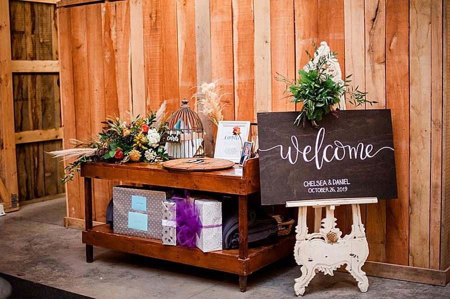 Welcome sign by Knoxville Wedding Photographer, Amanda May Photos.