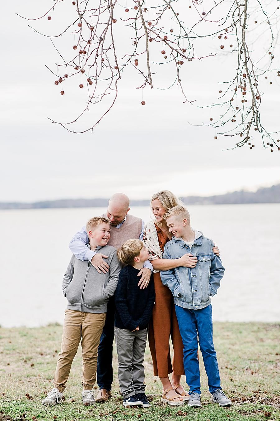 shoreline family by the tennessee river