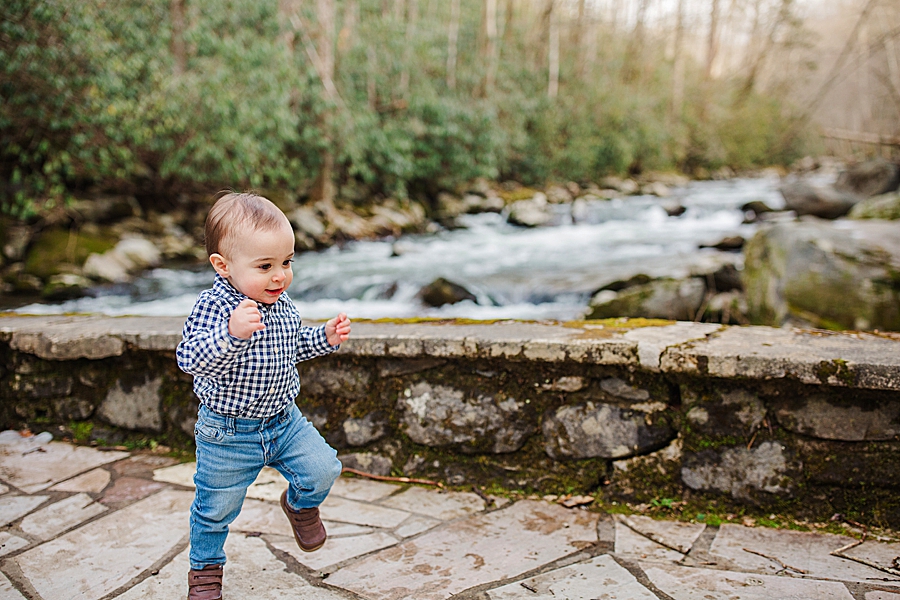 baby running at spence cabin family session