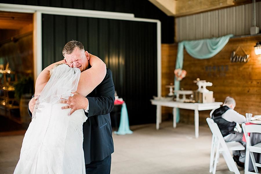 Plus size bride at this Strawberry Creek Wedding by Knoxville Wedding Photographer, Amanda May Photos.