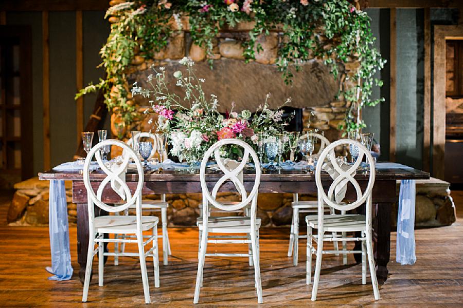 head table at treehouse grove styled shoot