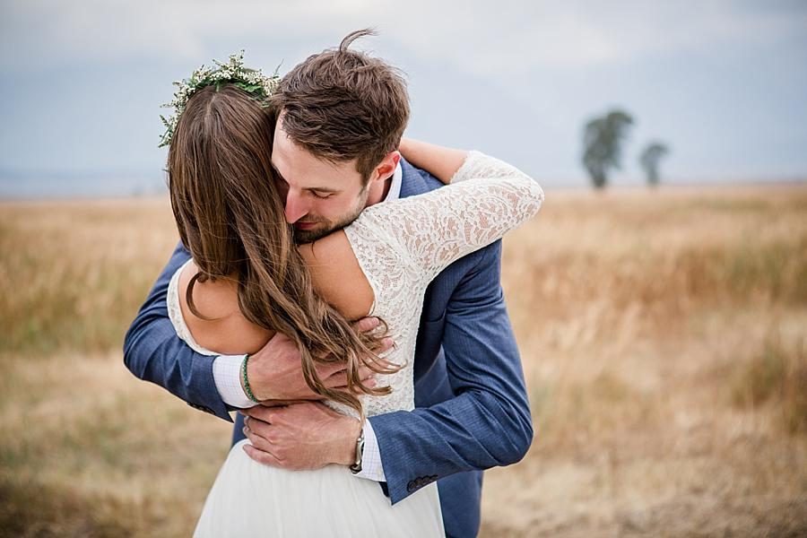 Hugging during their first look at these 2017 favorite weddings by Knoxville Wedding Photographer, Amanda May Photos.