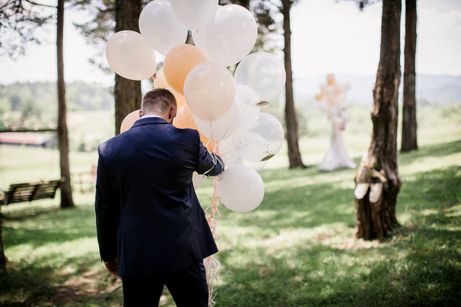 Balloon first look at these 2017 favorite weddings by Knoxville Wedding Photographer, Amanda May Photos.