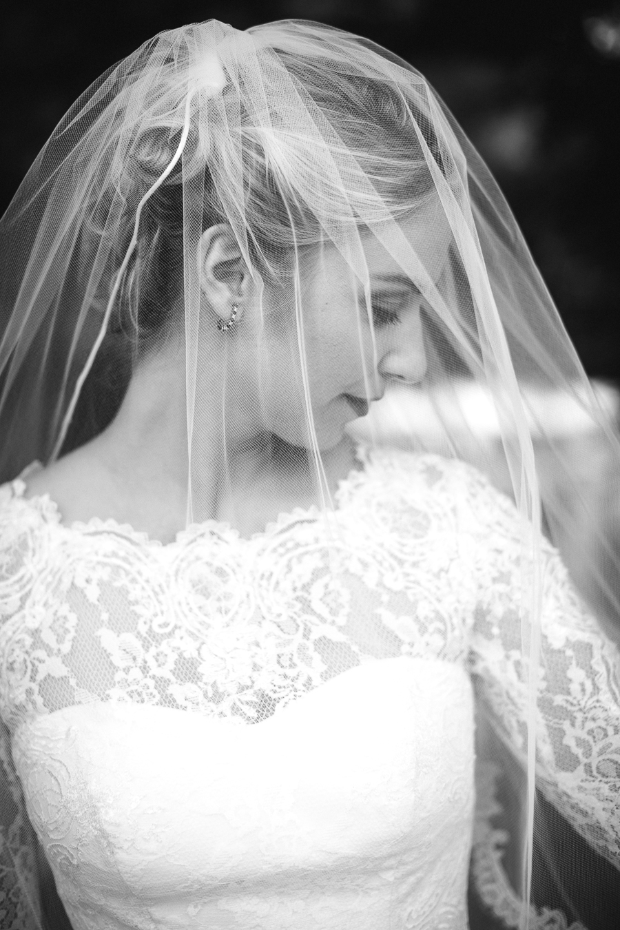 Veil over her face at these 2017 favorite weddings by Knoxville Wedding Photographer, Amanda May Photos.