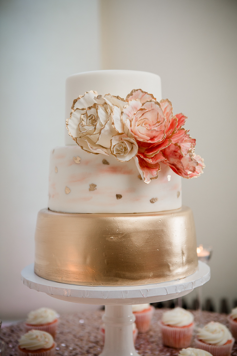 Gold and pink cake at these 2017 favorite weddings by Knoxville Wedding Photographer, Amanda May Photos.