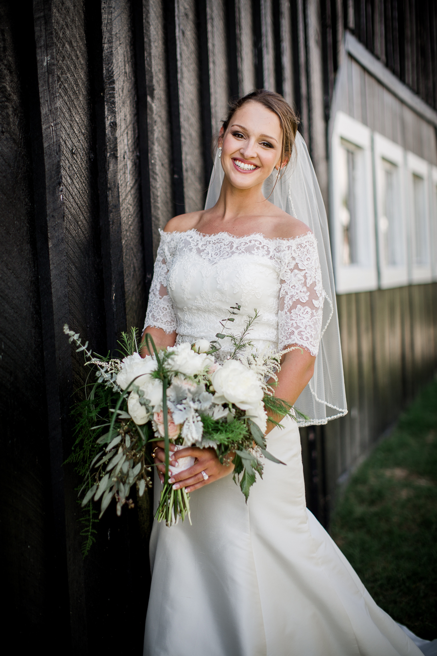 Bridal model at these 2017 favorite weddings by Knoxville Wedding Photographer, Amanda May Photos.