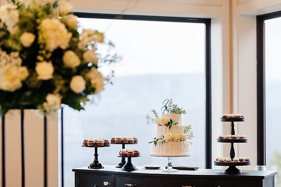 winter trillium wedding cake table