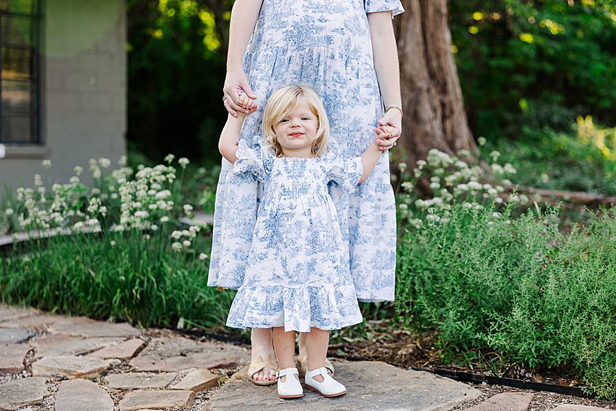 garden maternity session