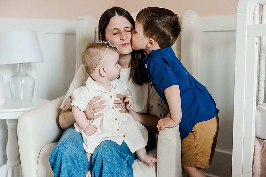 mom and kids at lifestyle family session