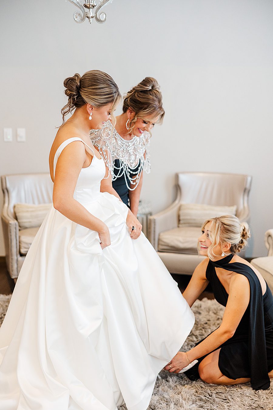 bride getting ready for summer press room wedding