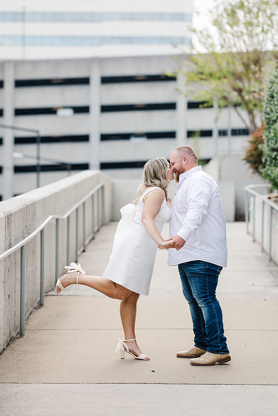 couple kissing at downtown knoxville engagement