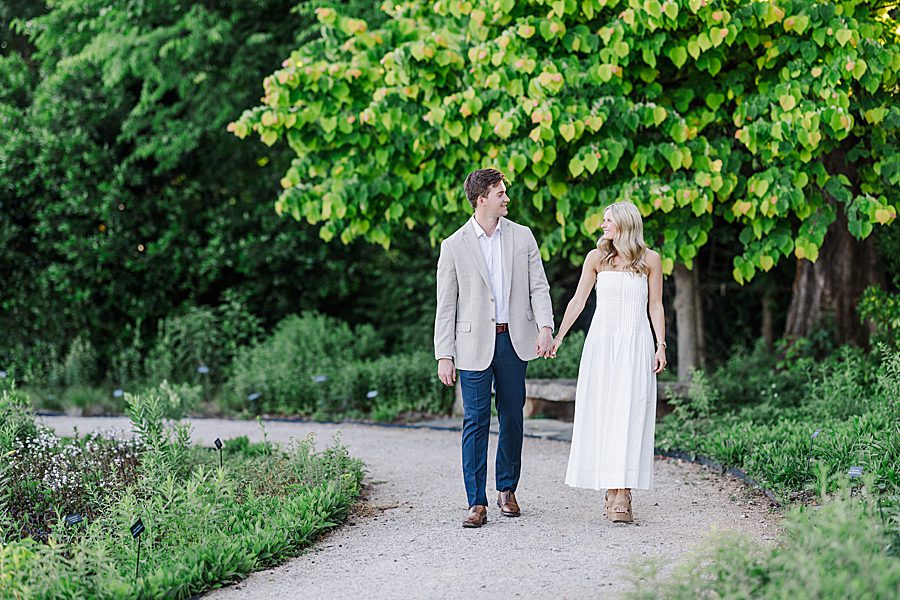 engagement session at knoxville botanical