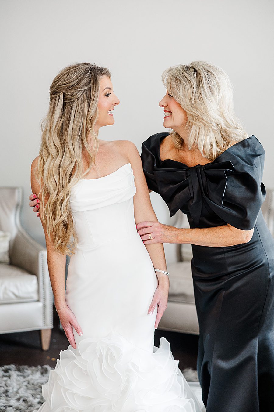 mom and bride getting ready for summer press room wedding