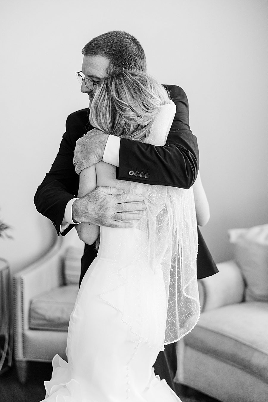 dad hugging daughter at summer press room wedding