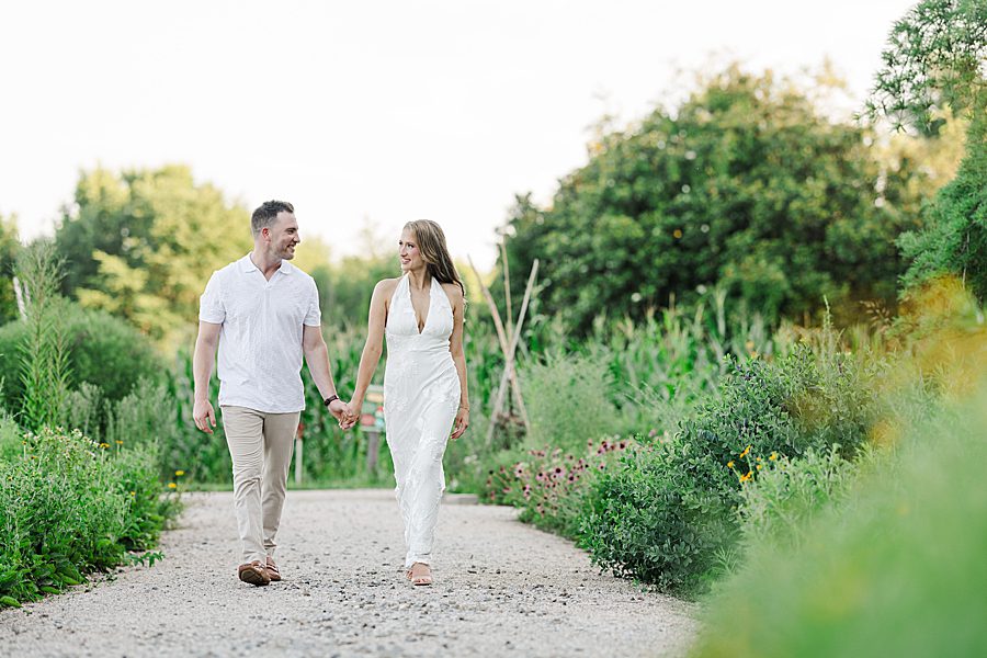 couple holding hands during photo session at knox botanical