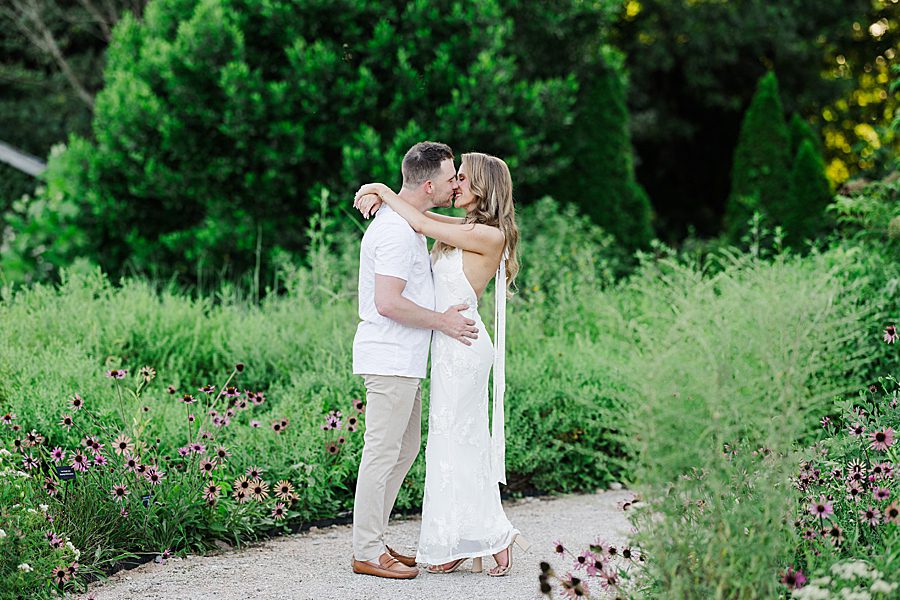 couple kissing at knox botanical engagement session