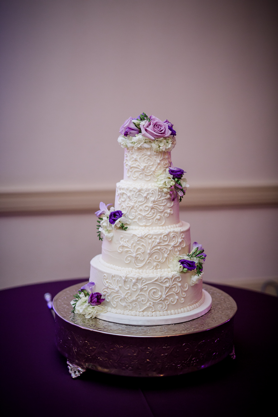 Historic Westwood in Knoxville, TN wedding cake detail photo.