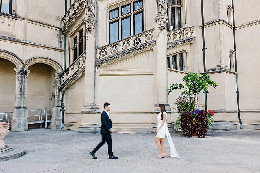 couple in biltmore estate courtyard