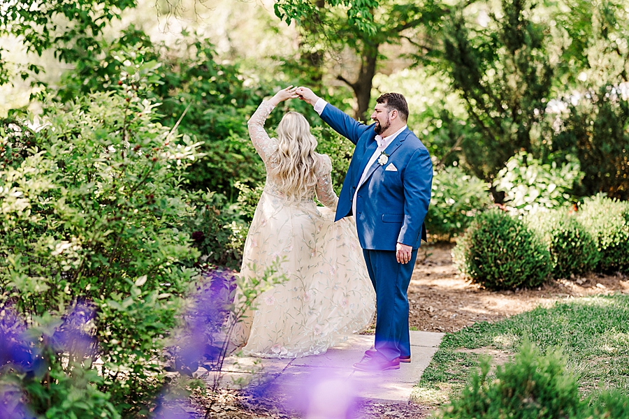 Dancing at Knoxville Botanical Gardens Wedding by Amanda May Photos