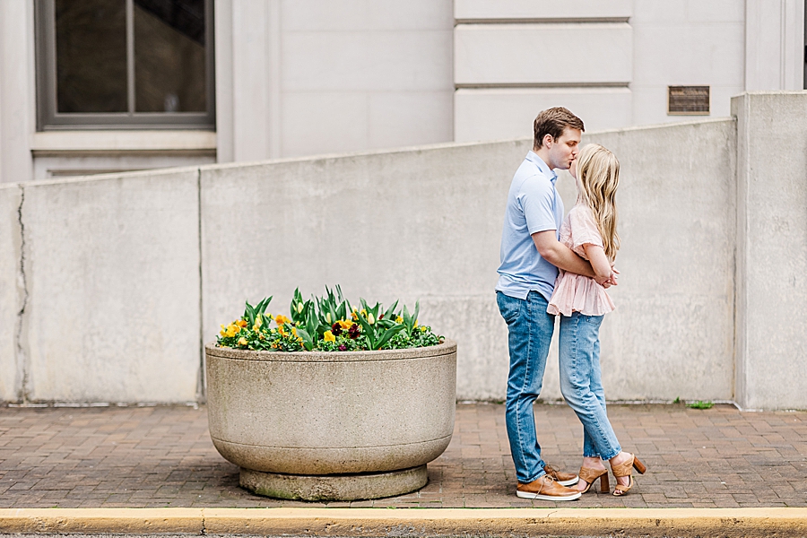 kissing at downtown knoxville engagement