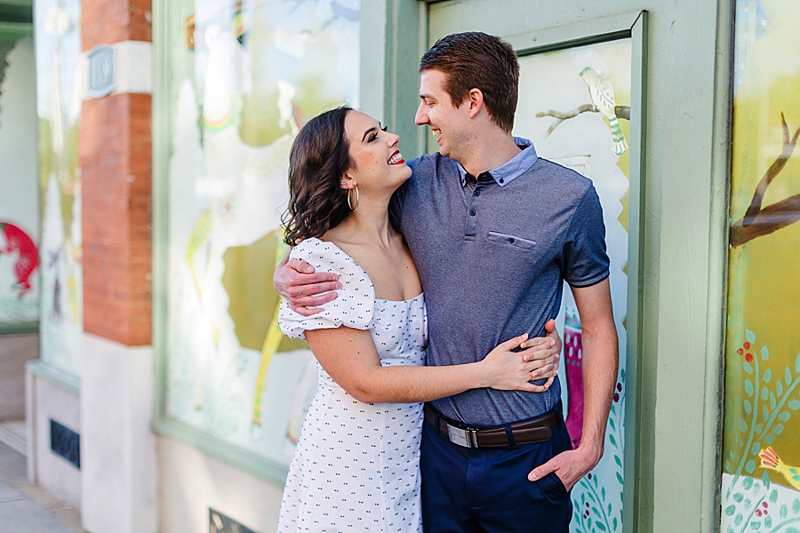 arms around waist at downtown knoxville family session