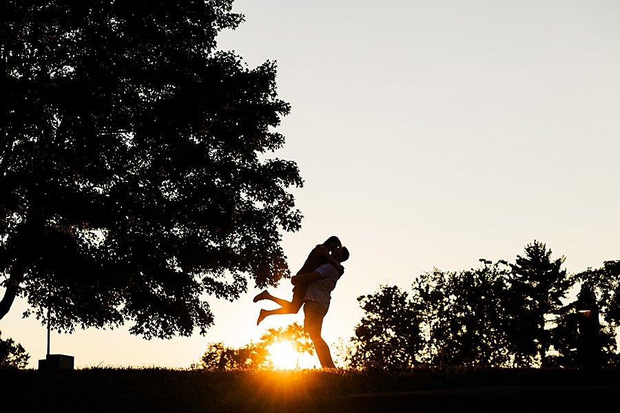 couple kissing at sunset