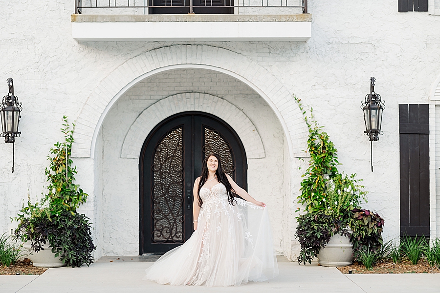 arched doorway at howe farms bridal session