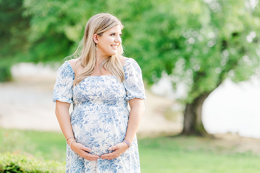 pregnant woman at hunter valley farm maternity