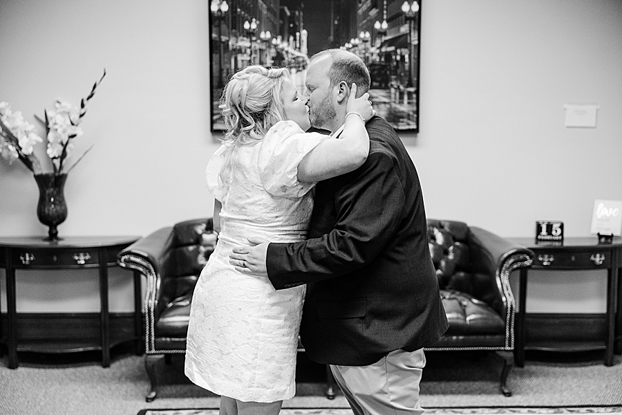 you may kiss the bride at knox county courthouse elopement